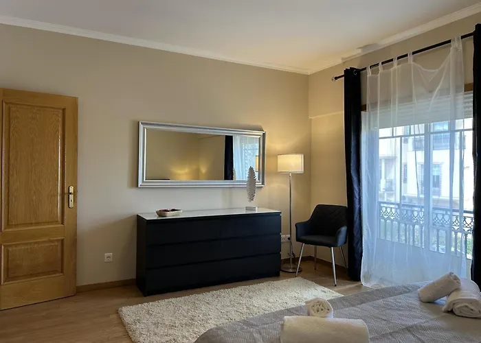 Moradia B - 200m Da Da Oura - Leste